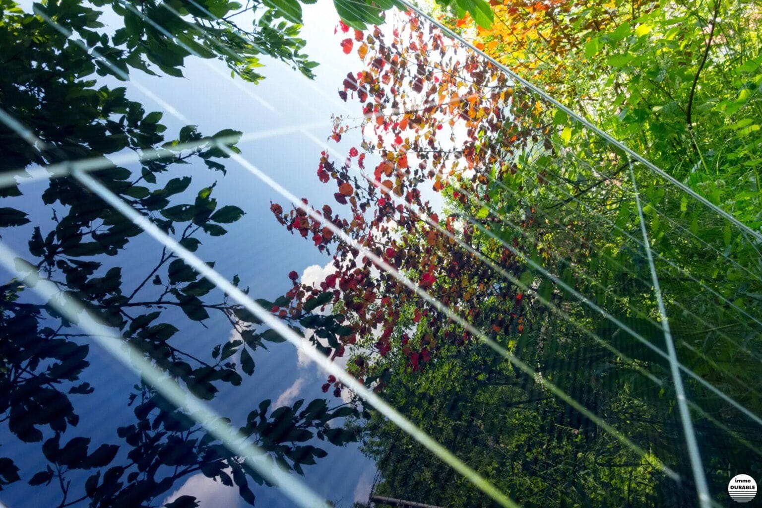 Des panneaux solaires sur les toits des bâtiments publics parisiens