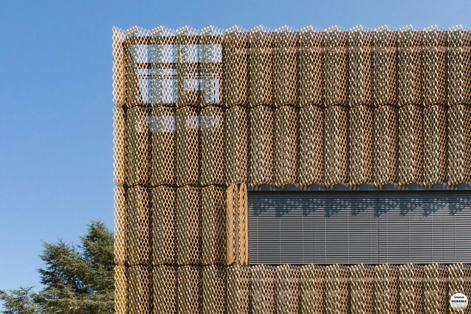 Découvrez le plus grand site de fabrication de murs en bois et paille