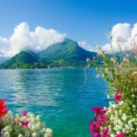 L'eau du lac d'Annecy chauffe et rafraîchit les bâtiments