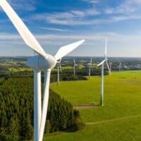 Solutions innovantes pour recruter dans le secteur des énergies renouvelables en France