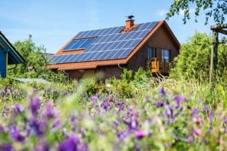 Panneaux solaires sur les toitures : une proposition de loi révolutionnaire pour simplifier leur installation