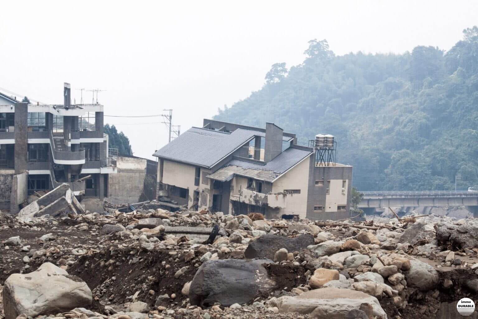 Reconstruire pour l'avenir : les programmes novateurs de logement durable après les catastrophes naturelles