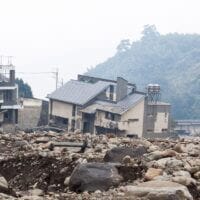 Reconstruire pour l'avenir : les programmes novateurs de logement durable après les catastrophes naturelles